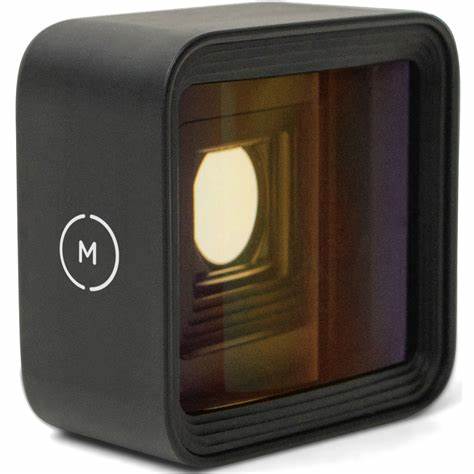 Moment Anamorphic Lens