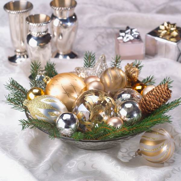 Budget Christmas Decoration table centerpiece