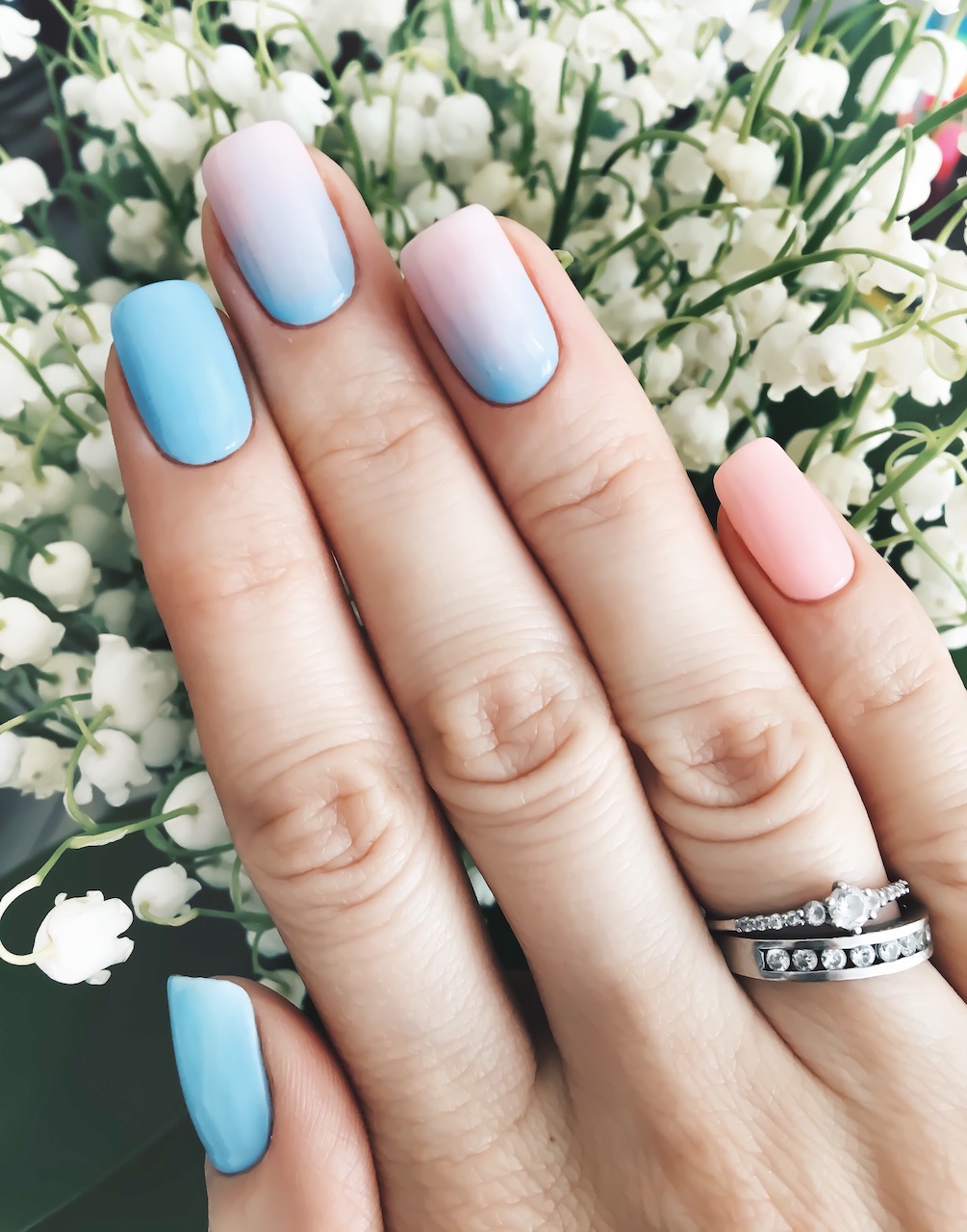 gradient-manicure-2022-03-05-00-18-43-utc.jpg
